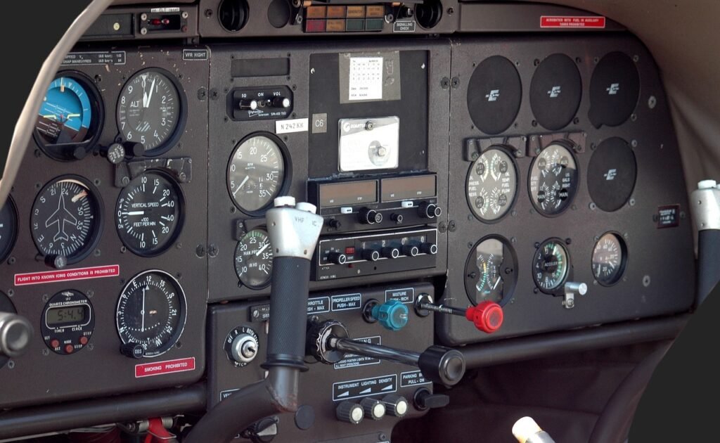 airplane cockpit, aircraft, instrument panel-1674074.jpg